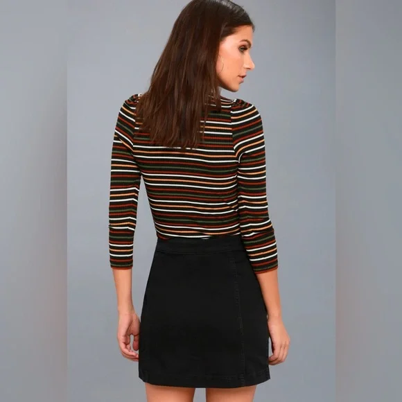 Little Daisies Black Button-Front Mini Skirt - Picture 2 of 7